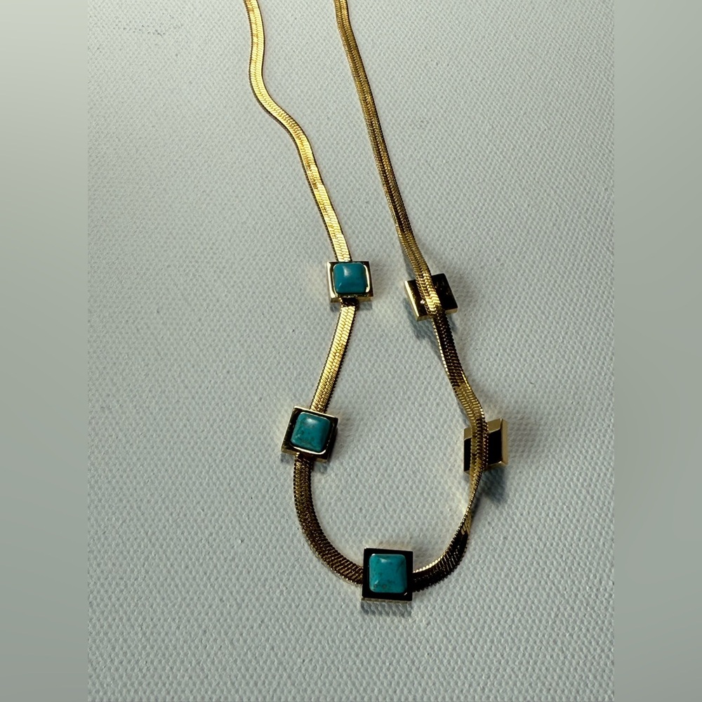 Turquoise Snake Chain Necklace
18K Gold plated Stainless Steel - Picture 9 of 11
